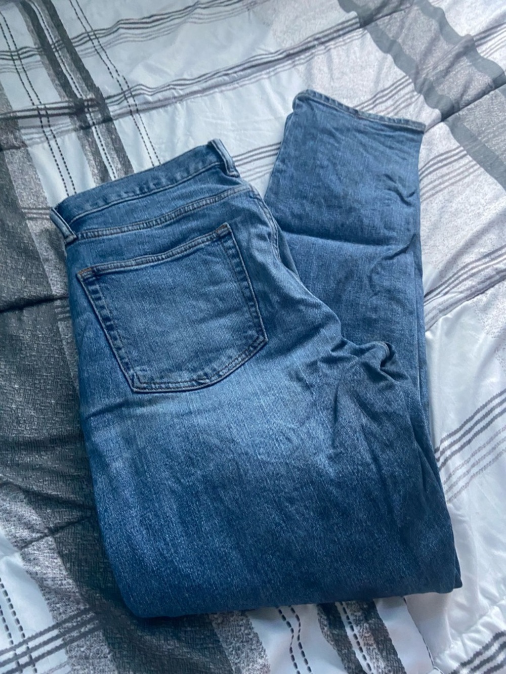 GAP Straight-Leg Mid Wash Men’s Jeans